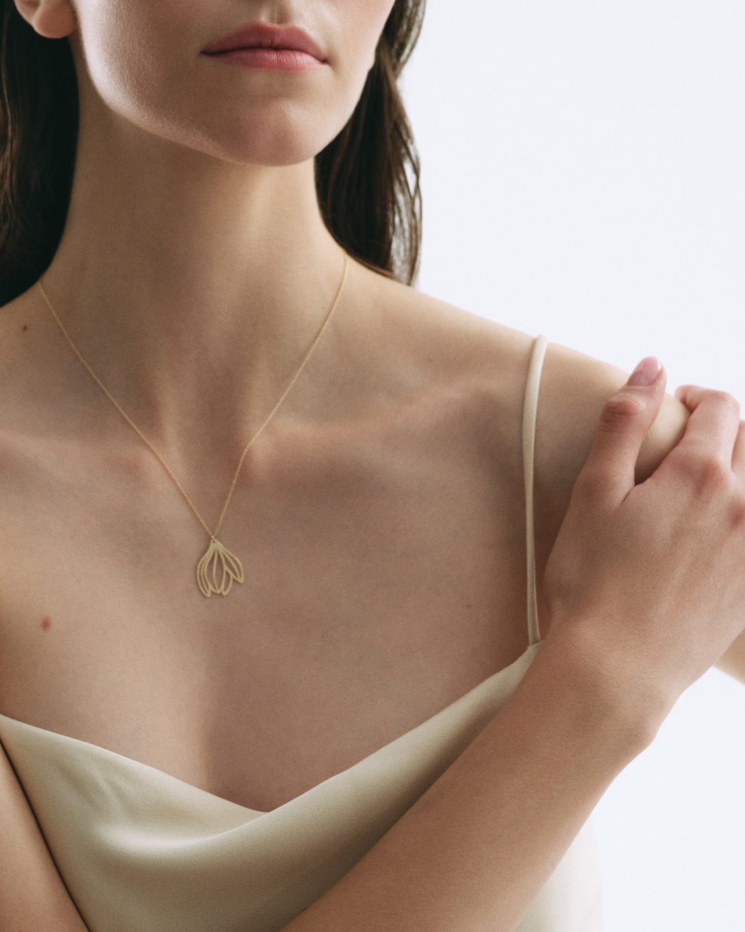 Lanț cu magnolie din aur galben