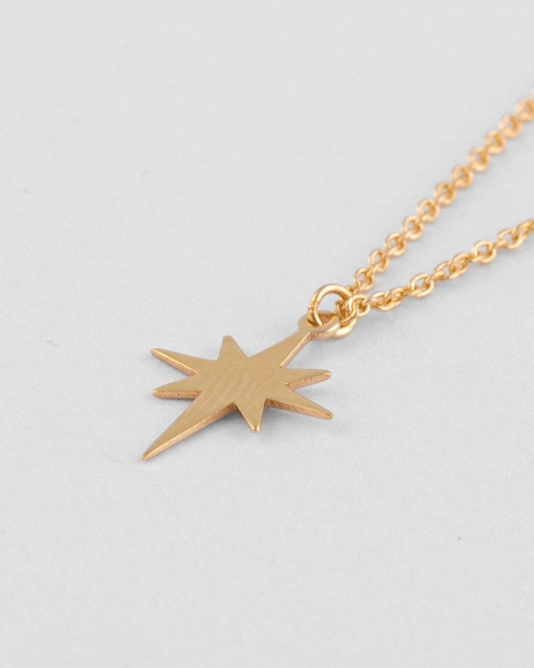 Yellow gold star necklace