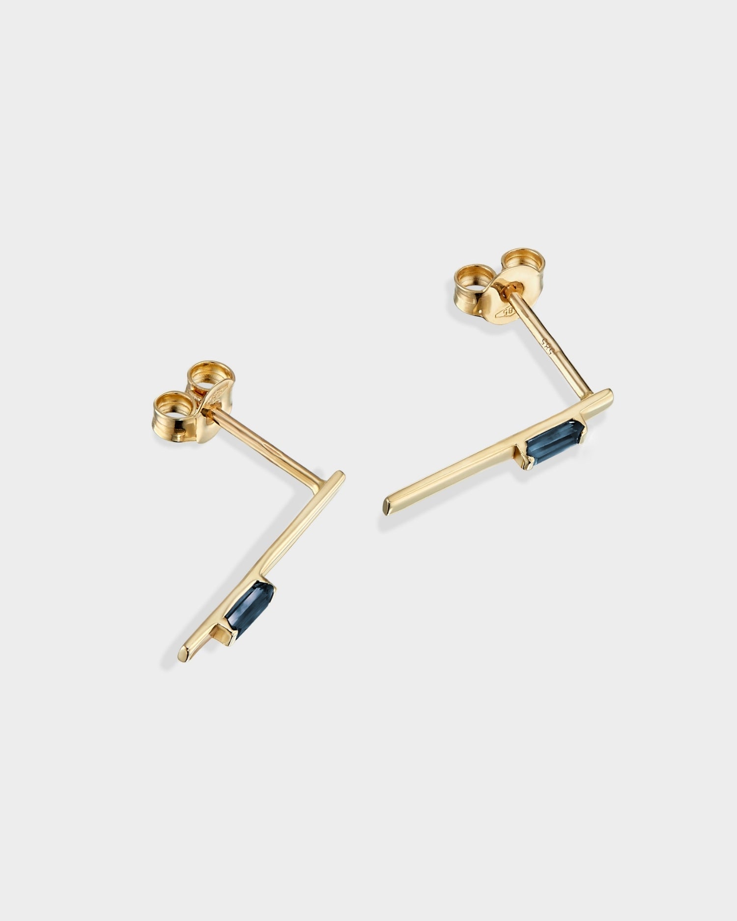 Cercei Baguette linear din aur galben cu safir